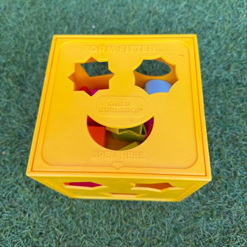 Vintage Child Guidance Form‎ Fitter Shape Sorter Cube Yellow with 9 Shapes